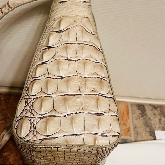 🐩Wonderful Brahmin Carrie Sand Dune Melbourne Croc Embossed Leather Crossbody! - Picture 12 of 16